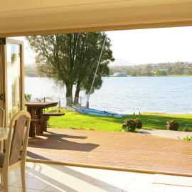 Waterfront Lakeside Cottage Primbee, hotel a Primbee