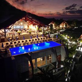 Andriana Resort & Spa، فندق في نوسي بي