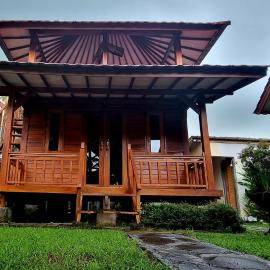 Mayeka Transit Hostel Bandara Internasional Lombok: Praya şehrinde bir otel