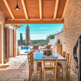 Villa Genesis - Stadtvilla Marčana Istrien - mit privatem, beheizbaren Infinity Pool und Olivengarten, hotell i Marčana
