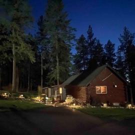 Little Cabin in the Woods., hotel a Post Falls