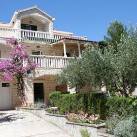 Apartments Jagoda, hotel in Bol