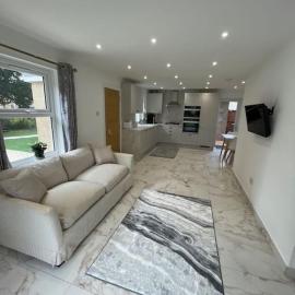 Lovely Two Bedroom House in Central Kidlington, hotel in Kidlington