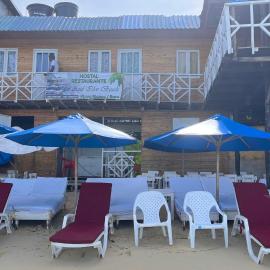 Hostal azul beach isla baru, hotel u gradu 'Playa Blanca'