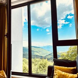 Apartman Bjelašnica، فندق في بييلاشنيتسا
