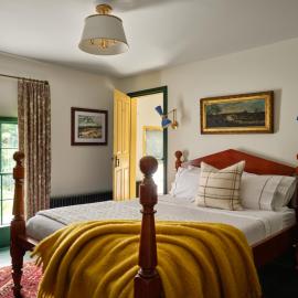 The Ell, a Historic, Luxurious 2 bed, 2 bath Private Suite in Lovell، فندق في Lovell