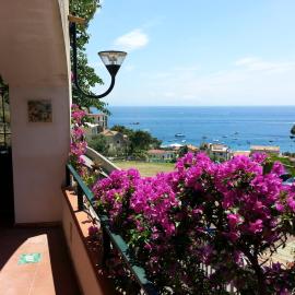 Casa Vacanze Bouganvillea, hotell i Cetara