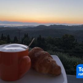 Schönes Familienappartement in Pelekas, Corfu mit Meerblick, Hotel in Pelekas