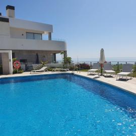 Luxury beachfront apartment with pool, sauna, fitness and gym in province Malaga, Andalusia, hotel in Mijas