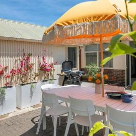 Boutique by the Bay - Easy Living near Jetty Rd, hotel in Glenelg