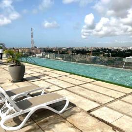 Luxurious Apt with Rooftop Pool, Hotel in Dakar