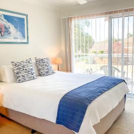 Stone's Throw To The Beach 2 92 Rocky Point Road, hotel in Fingal Bay
