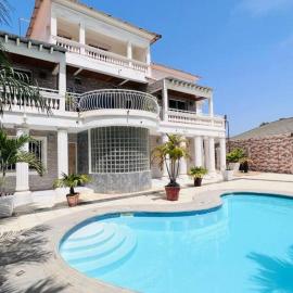 HomeVilla - Private Rooms with Pool