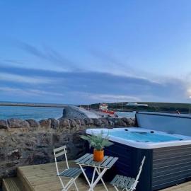 Lighthouse Cottage With Hottub, hotel ad Aberdeen