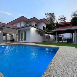 Bearbrick homestay with pool