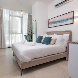 Hi-Yam SeaView Apartments & Suites - Building Shelter Available, hotel a Bat Yam