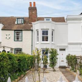 Pilots Lodge by Deal Castle with free parking, hotel en Deal