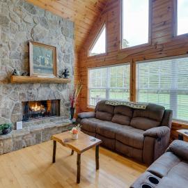 Hiawassee Riverfront Cabin: 7 Mi to Lake Chatuge!