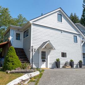 Surfs Inn Guesthouse & Cottages, hotel Uclueletben
