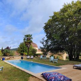 Château le But et sa Guest House proche de Périgueux en Dordogne, hotel v destinaci Léguillac-de-Lauche