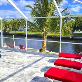 House Rosa Downtown, hotel di Cape Coral