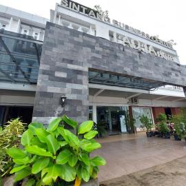 Ladja Hotel Sintang, hotel i Sintang
