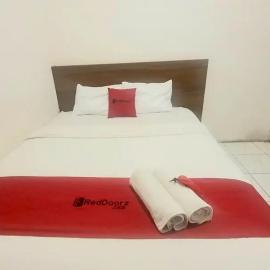 RedDoorz near Universitas PGRI Kanjuruhan, hotel din Gadang