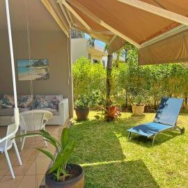 Azuri Beachside Apartment with Private Garden