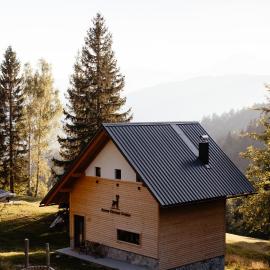 Alpine Cottage Golica, hotel in Jesenice