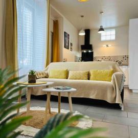 Appartement rénové Proche Orléans 4 pers Parking privé Arrivée autonome