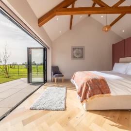 Large immaculate rural conversion - The Milking Parlour, hotel a Ipswich