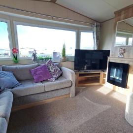 Hiking in Snowdonia? Sea, beach and mountains view, hotel in Llwyngwril