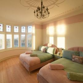Gorwel is an Art Deco 1930s villa with sea views, hotel in Deganwy