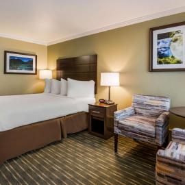 Best Western Holiday Hotel, готель у місті Кус-Бей