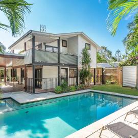 Bangalleys - beachside retreat with large pool