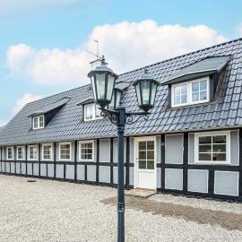 10 person holiday home in Auning-By Traum، فندق في Auning
