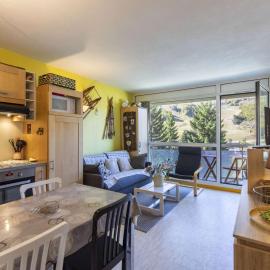 Studio cabine 6 personnes proche pistes, vue montagne - FR-1-400-38, hotel in Gourette