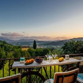 Villa Alice, panoramic stone farmhouse to sleep 10