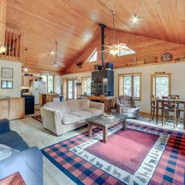 Paradise Cottage: Trail Access Nearby, hotel in Paradise