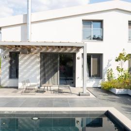 Sea breeze suites Maistro 4per with private pool, hotel a Iràklio