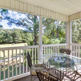 Golf & Resort Perks: Premier Condo 10 mi to Myrtle, Hotel in Longs