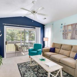 Golf & Resort Perks: Premier Condo 10 mi to Myrtle, hotel a Longs