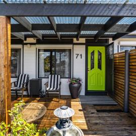 Inverloch' s Lime Green Door - Linen, Wifi, Pet Friendly