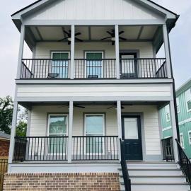 Luxury 4 Bedroom Home and private deck by MCG 6