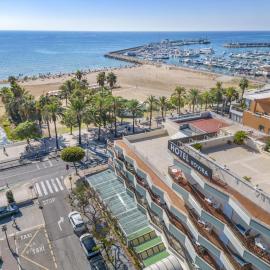 Hotel Rovira، فندق في كامبريلس