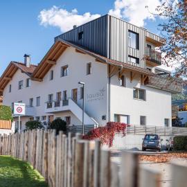 Small Luxury Apartments Lausa, hotel in Valdaora