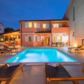 Villa Natalia near the Sea - by Istrabook
