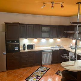 Arsenal sorházi apartman, Hotel in Balatonfůzfő