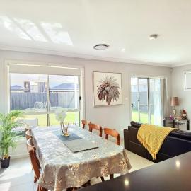 Delightful 2-level home in Bardia