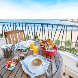 Family Golf Hotel – hotel w mieście Royan